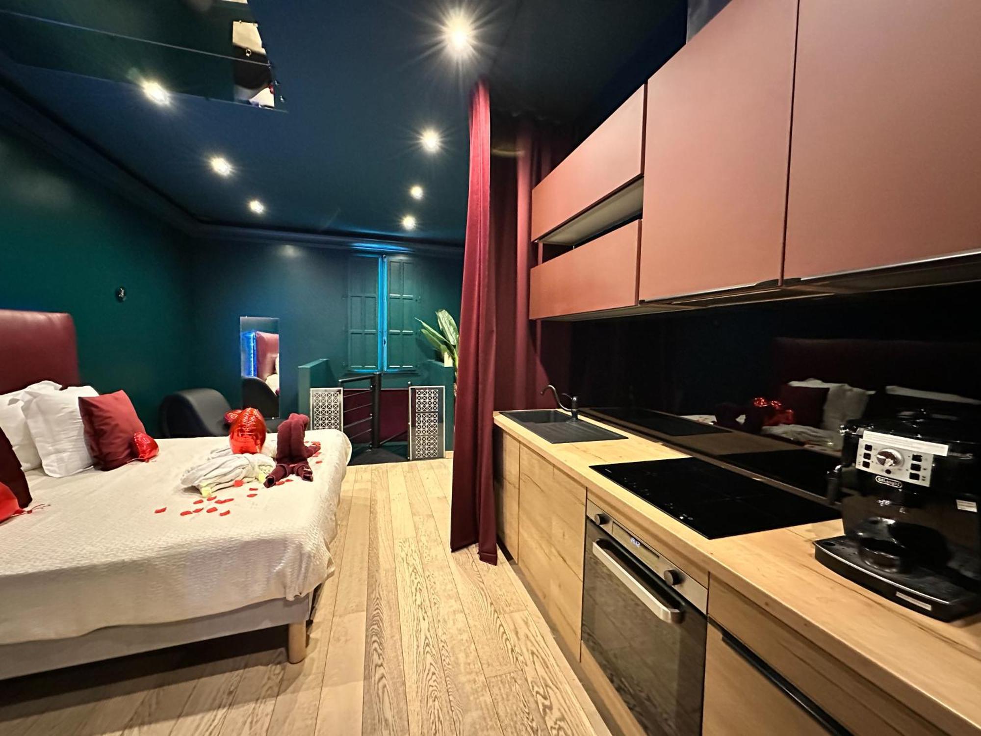 Mieuxqualhotel Jacuzzi Privatif Velvet Desire ボルドー エクステリア 写真