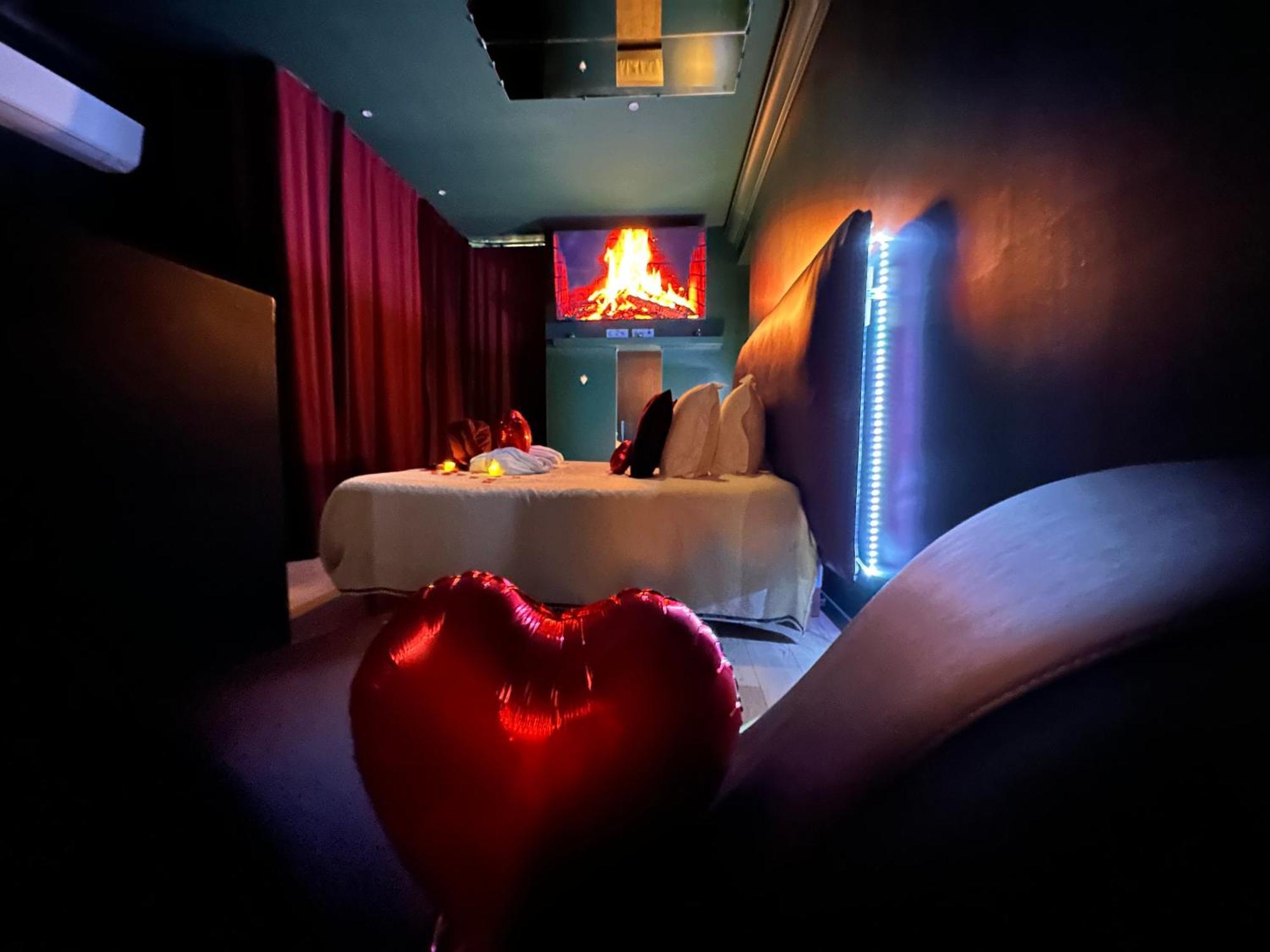 Mieuxqualhotel Jacuzzi Privatif Velvet Desire ボルドー エクステリア 写真