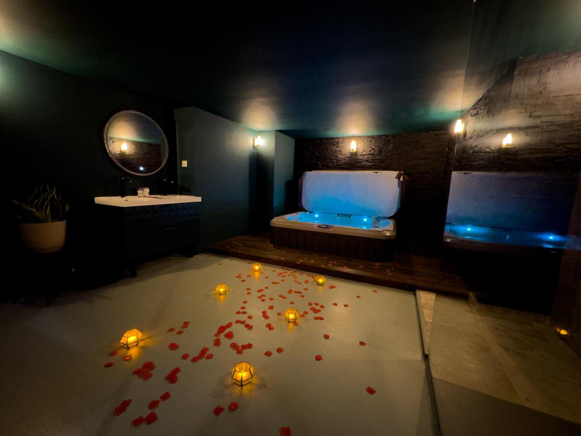 Mieuxqualhotel Jacuzzi Privatif Velvet Desire ボルドー エクステリア 写真